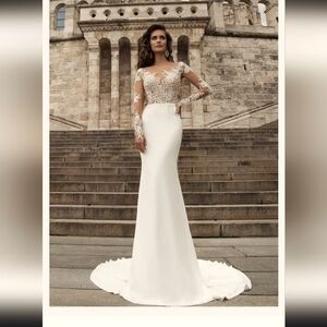 Elegant Ivory Lace Evening Gown